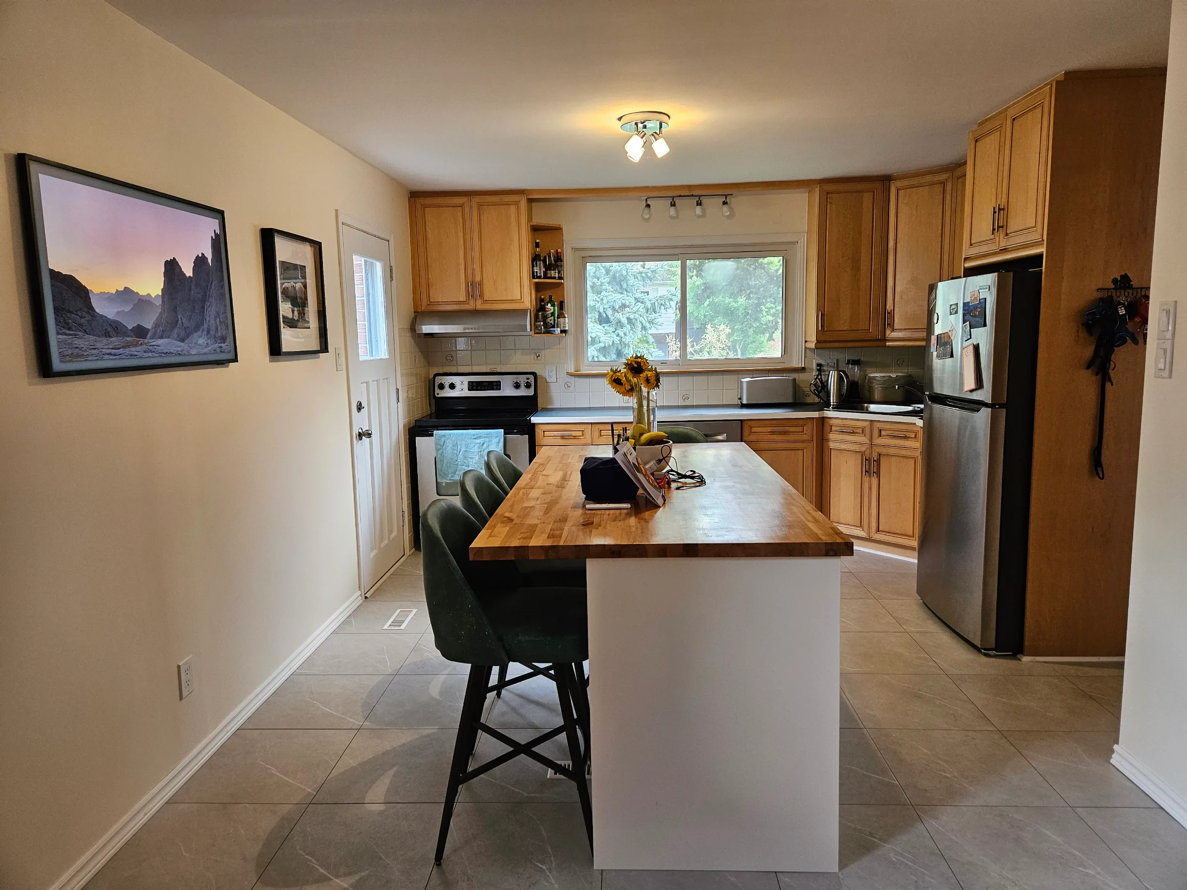 Furnished 4-Bed Home Near York U, U of T Scarborough, Seneca, and Hospital